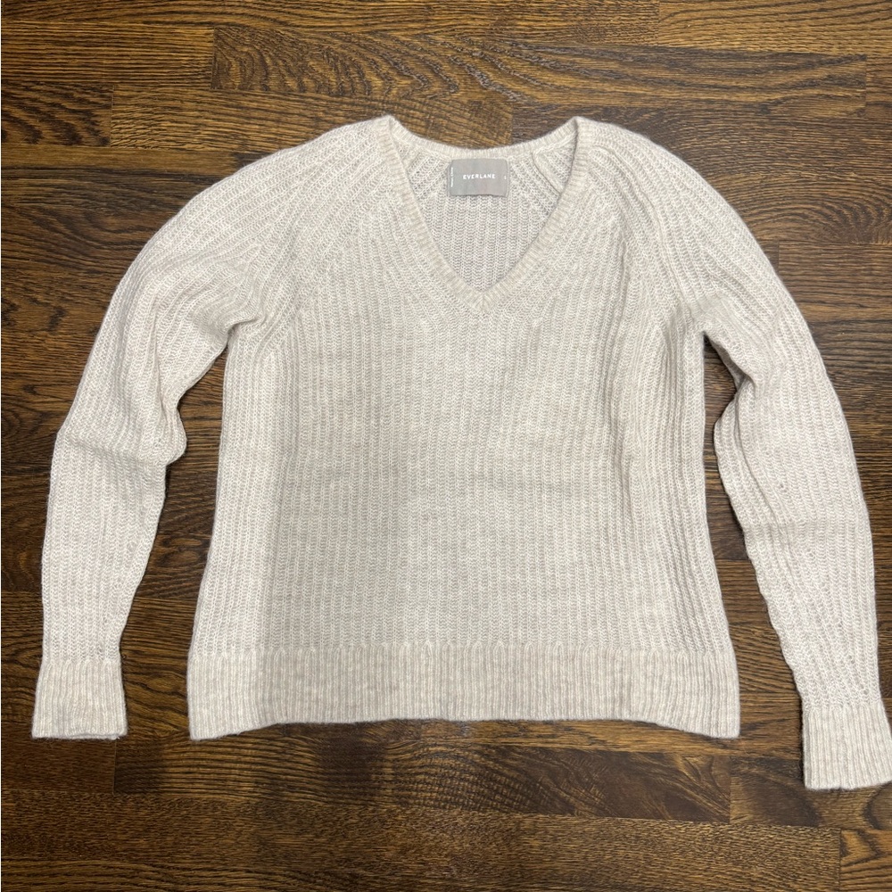 Everlane Alpaca V-neck Sweater in Cream, Size: S